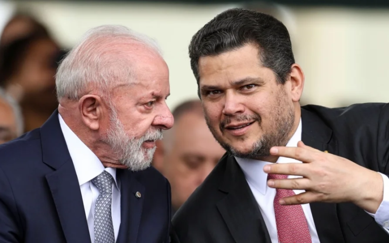 Alcolumbre busca Lula para ‘passar a régua’ após derrota de Messias
