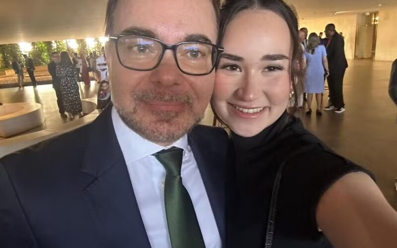 Diplomata lamenta morte de filha atropelada no Rio: 'Era um anjo