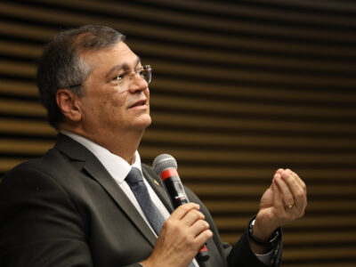 Flávio Dino critica autocontenção e defende STF: "Não somos inimigos