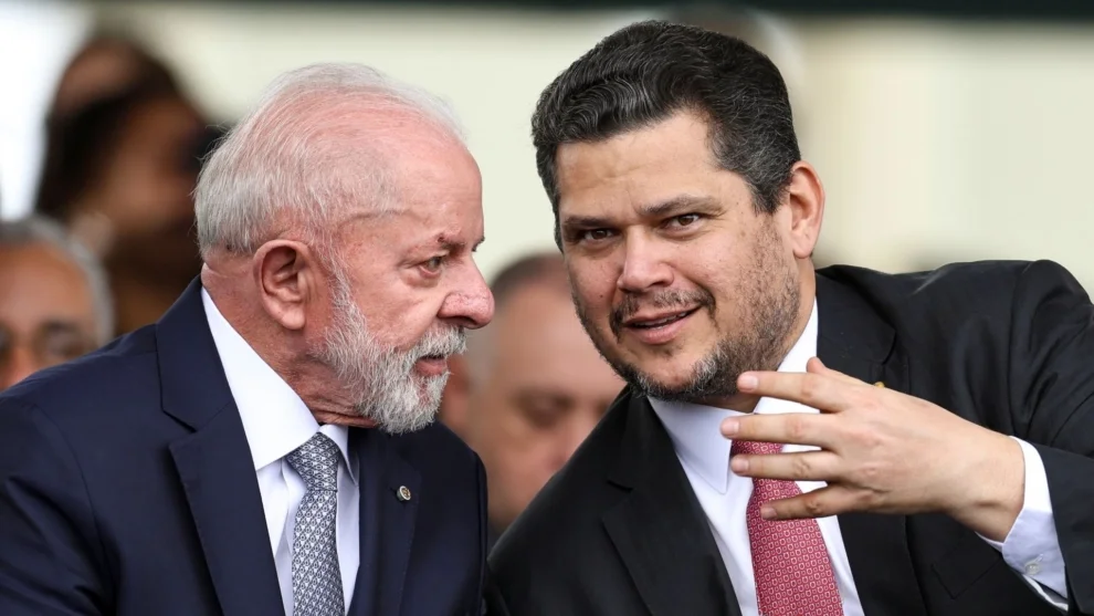 Lula mapeia cargos do centrão, mas poupa Alcolumbre