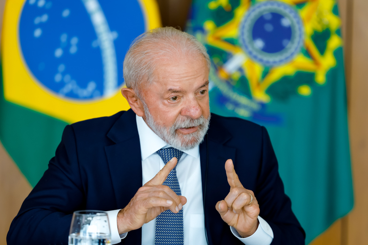 Lula recua de plano para devolução de celulares roubados