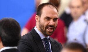 PGR pede condenação de Eduardo Bolsonaro por coação