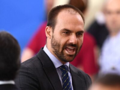 PGR pede condenação de Eduardo Bolsonaro por coação