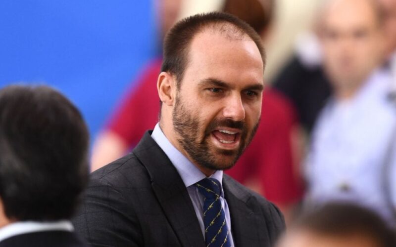 PGR pede condenação de Eduardo Bolsonaro por coação