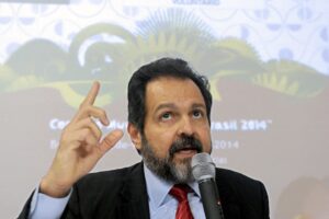 PT brasiliense fecha chapa proporcional com Agnelo e exclui Magela