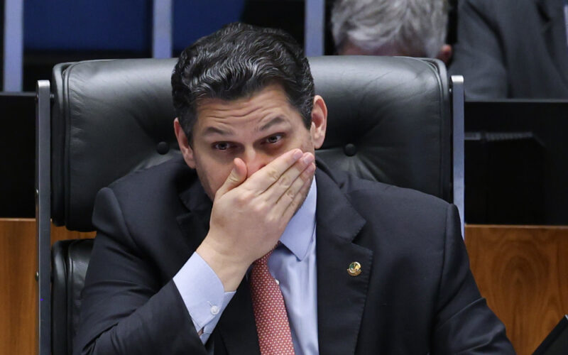 Alcolumbre: PEC do fim da escala 6x1 passará por comissões