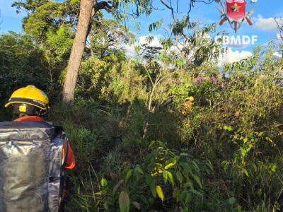 Bombeiros resgatam homem acidentado em área rural de Brazlândia