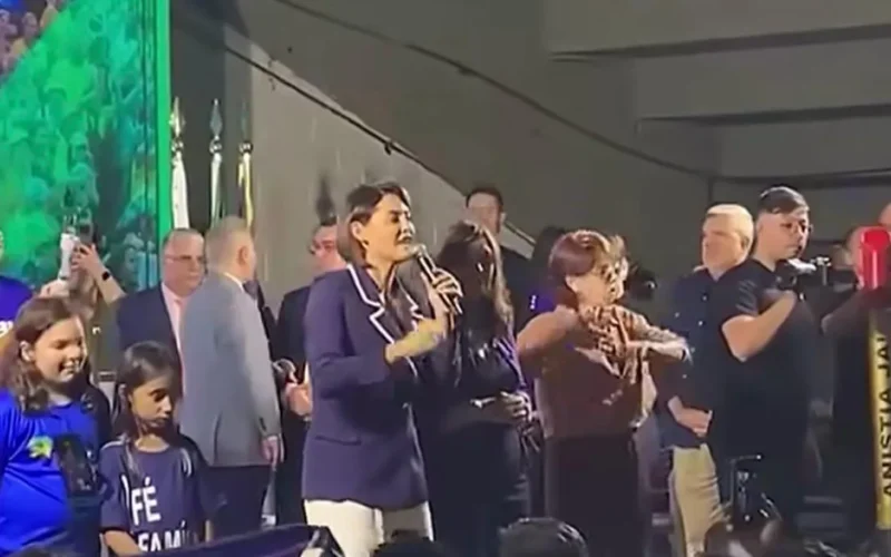 Michelle defende Bia, mas evita falar da própria candidatura