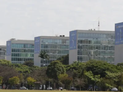 Governo libera servidores mais cedo em dias de jogos do Brasil
