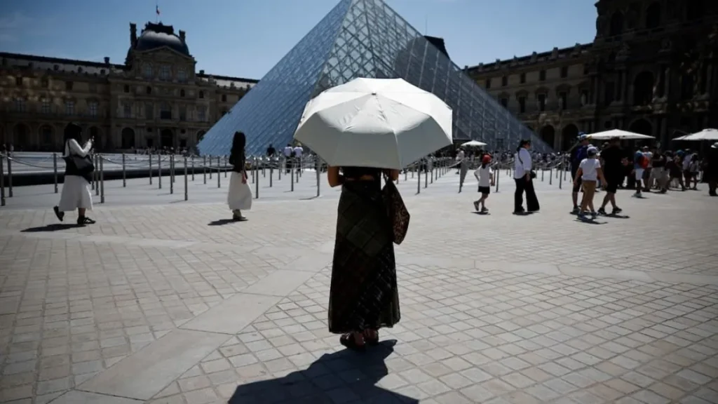 França ativa célula de crise com onda de calor e festa