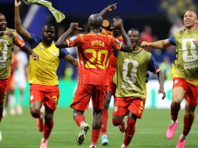 RD Congo vira sobre Uzbequistão e faz história na Copa