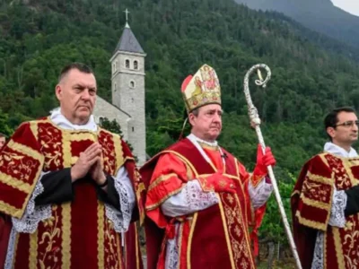 Vaticano excomunga grupo católico ultratradicionalista