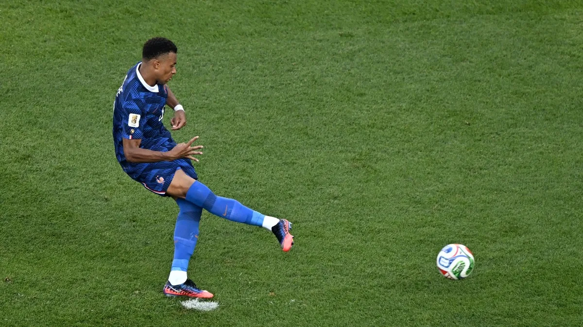França vence Paraguai com gol de Mbappé e avança no Mundial