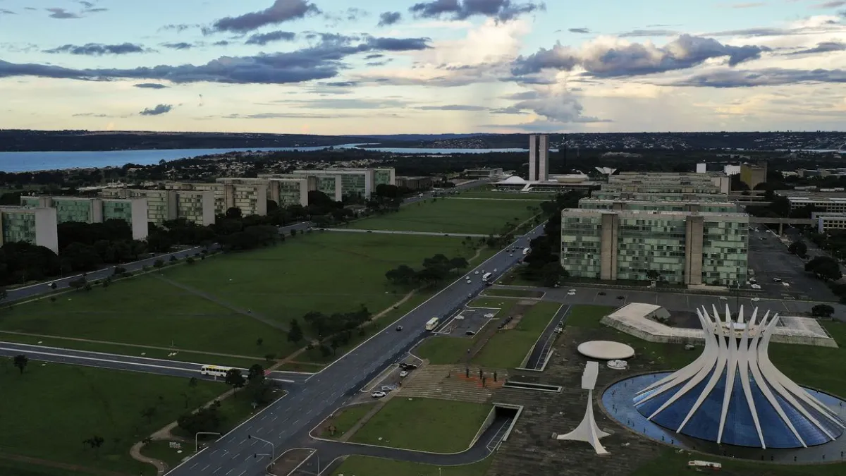 Rota Monumental e CATs ampliam turismo gratuito em Brasília