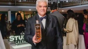Cachaça de alambique ganha edição histórica para bicentenário