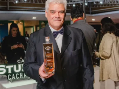 Cachaça de alambique ganha edição histórica para bicentenário