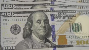 Dólar abre estável com IPCA-15 abaixo do esperado
