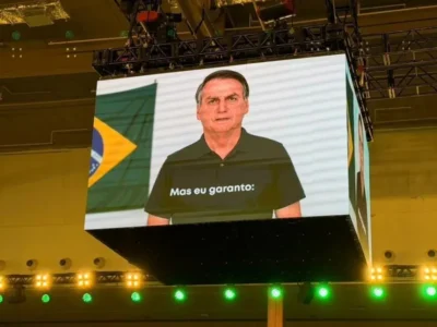 Defesa de Flávio alega ao TSE que vídeo com IA de Bolsonaro é legal