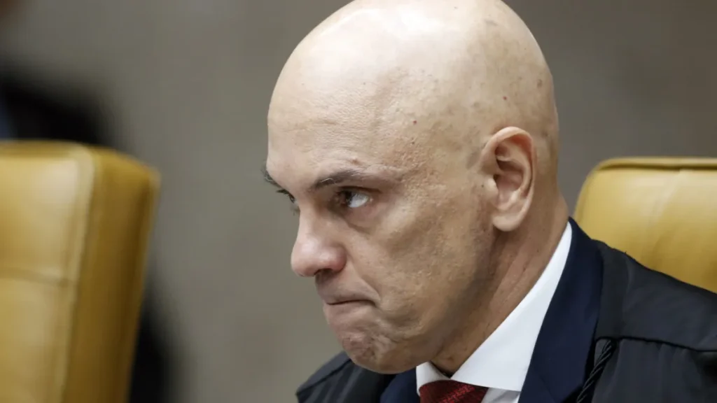 Datafolha: 59% reprovam Moraes por proibir Flávio de visitar Bolsonaro