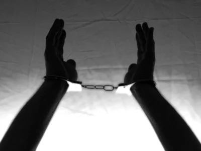 Jovem é preso após ferir três familiares com garrafa de vidro em Ceilândia