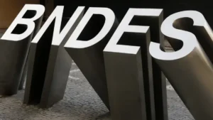 BNDES aprova R$ 20 bilhões para renovar frota de ônibus e caminhões