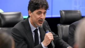 Crime organizado se profissionaliza e mortes violentas caem, diz governo