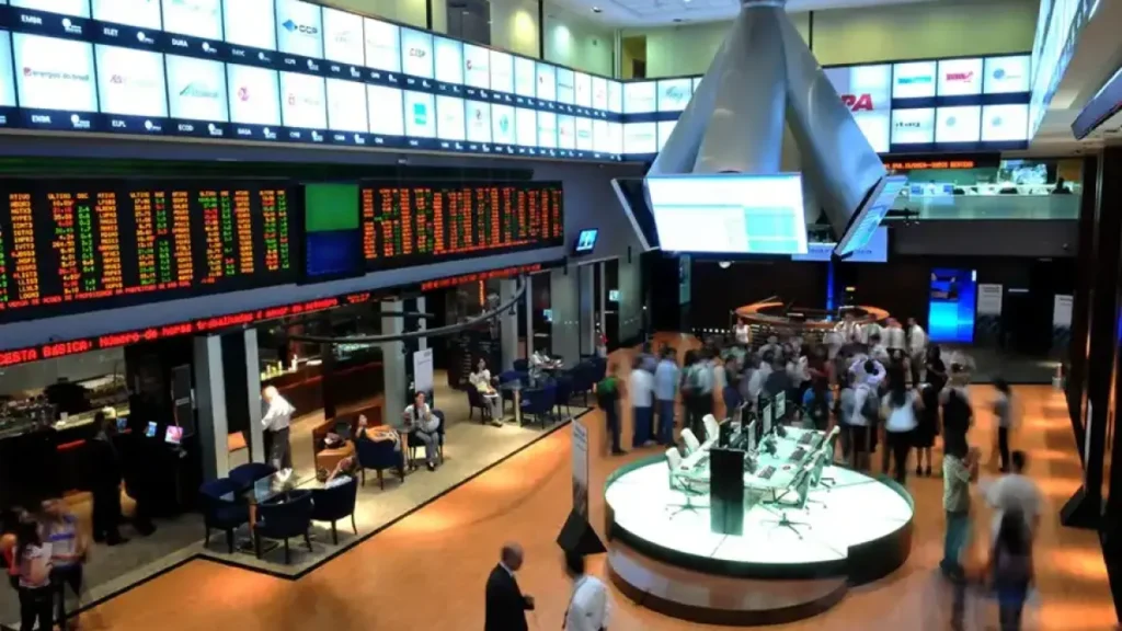 Bolsa abre com atraso na B3 e dólar sobe com Fed no radar