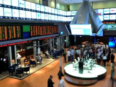 Bolsa abre com atraso na B3 e dólar sobe com Fed no radar
