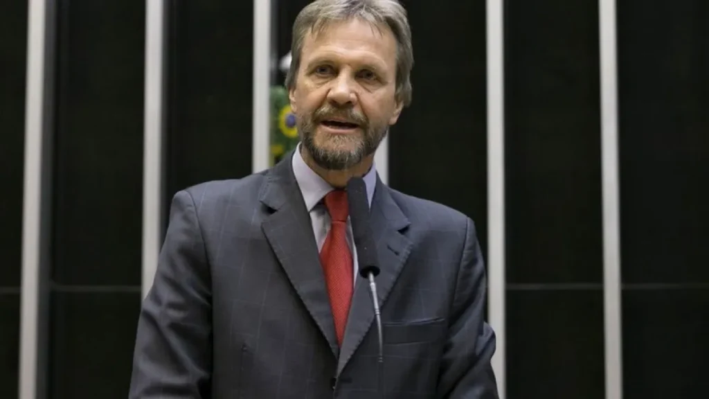 Líder do PT na Câmara, Pedro Uczai sofre AVC e está internado