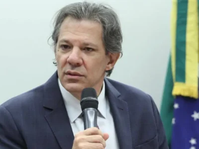 Haddad vai à Justiça contra Tarcísio por PM seguir motorista