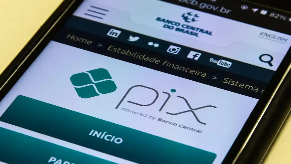 Pix ou maquininha: o que muda no caixa do MEI